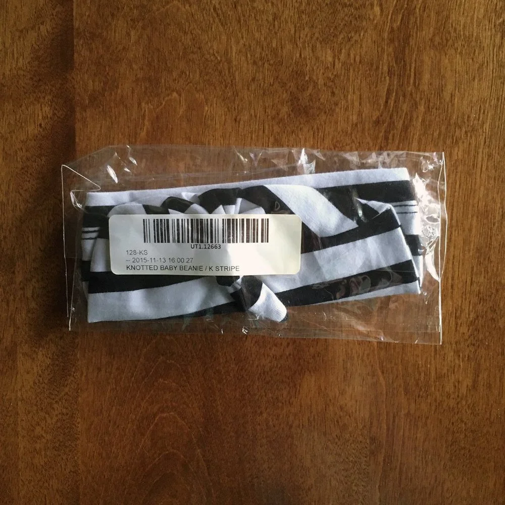 June & January knotted hat NWT *free in bundle*
